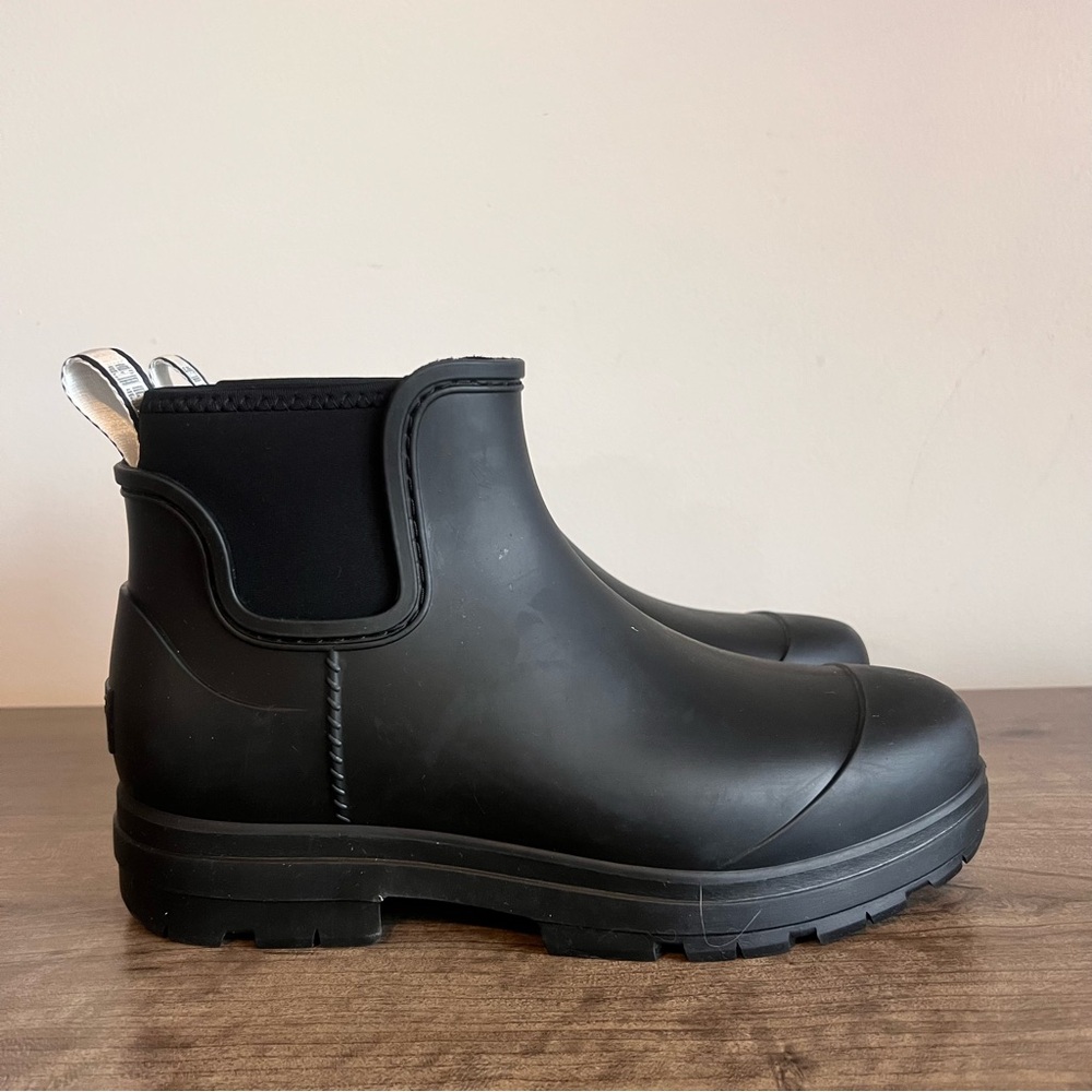 Ugg Women's Droplet Black Waterproof Boot Size 9 SKU#243503